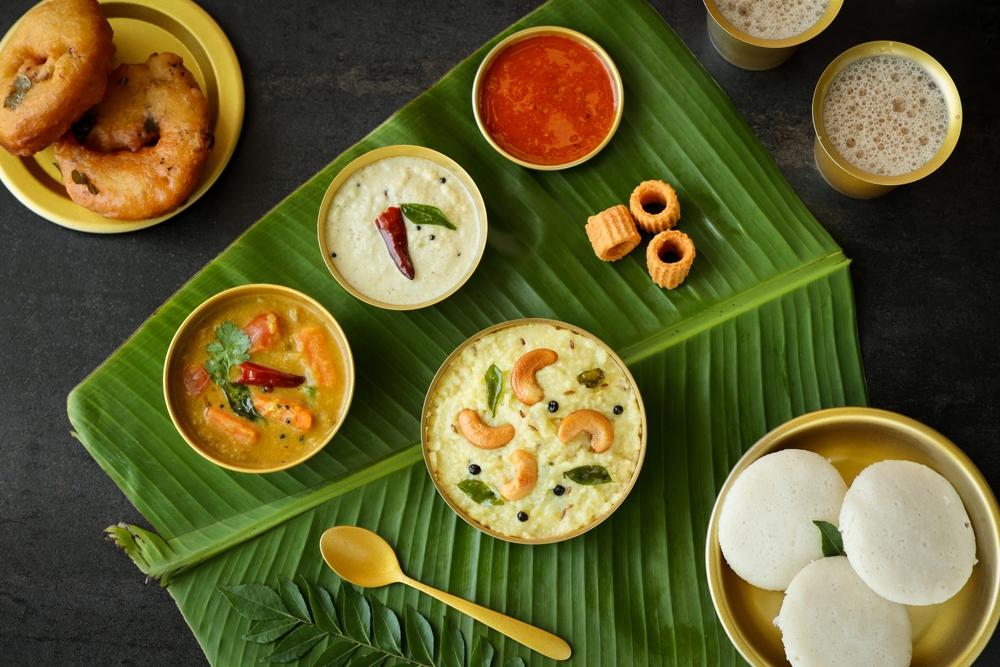 Ven,Pongal,Khara,Pongal,With,Sambar,And,Coconut,Chutney.,Woman