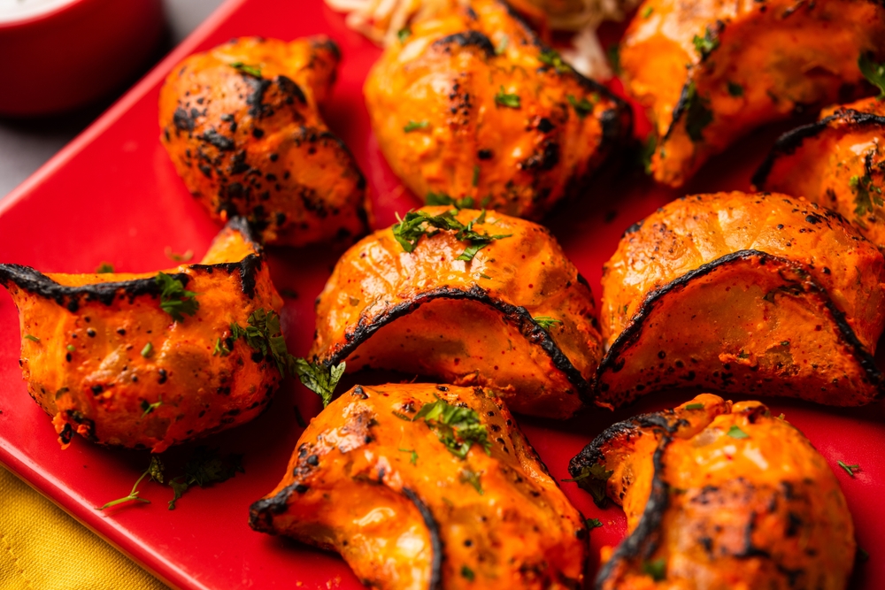 Tandoori,Momo,,Veg,Or,Non,Veg,In,Red,And,Cream